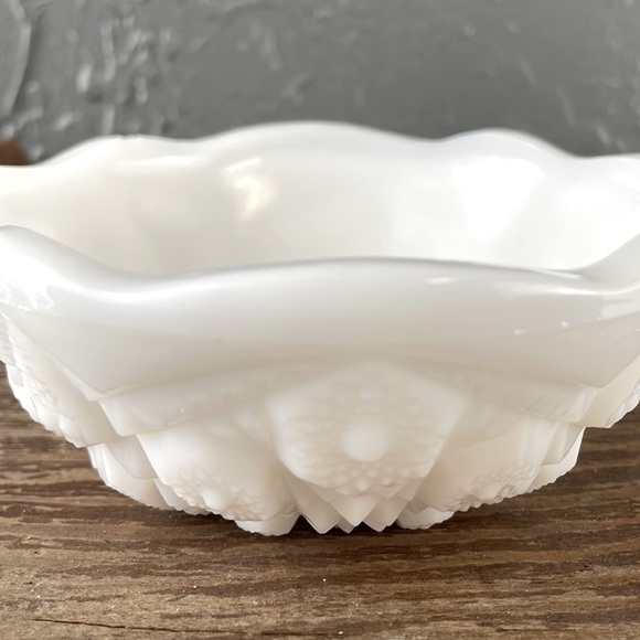 Milk Glass Catch-all Trinket Bowl - Toltec by McKee MidCentury Milk Glass - Picture 4 of 9